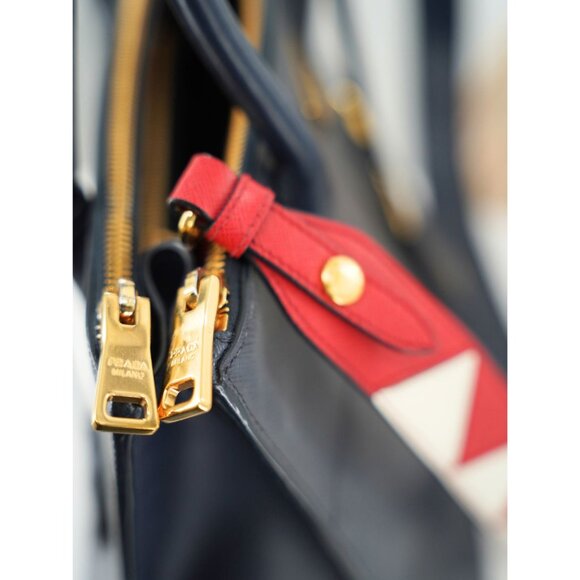 Paradigme Saffiano Tote Medium - Picture 6 of 13